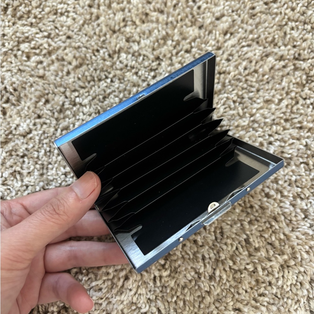 Sleek RFID-Blocking Metal Card Holder – Accordion Style, New in Box